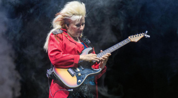 Michael Jackson Guitar: 5 Legendary Tracks Featuring Iconic Players
