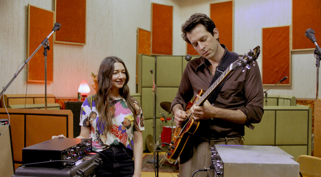 Alison Tavel and Mark Ronson - A Scene from Resynator