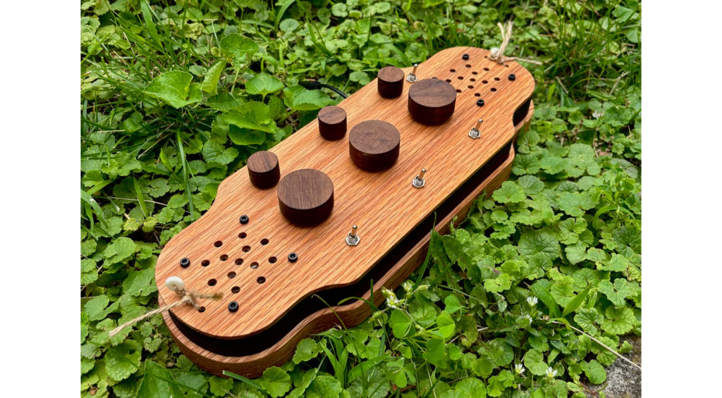 Ellitone groov~e console