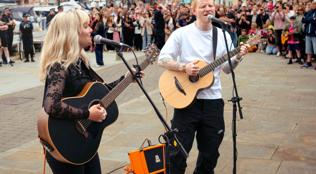 Ed Sheeran in Ipswich busking with his new amps