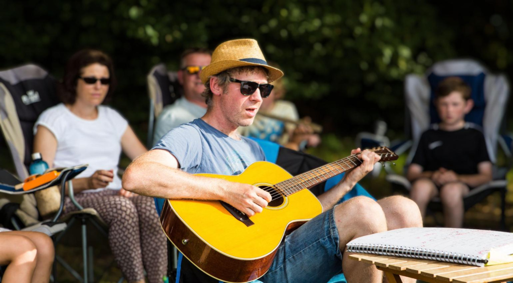Summer Guitar Songs: 5 Classics Every Player Should Learn