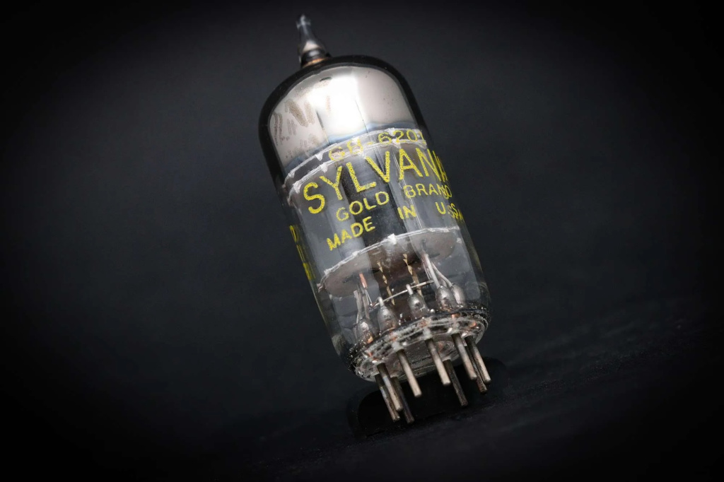 vintage 1950s Sylvania 12AT7WA tube