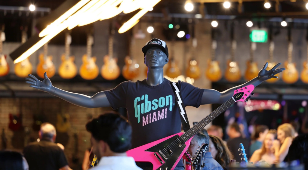 Guitar Journal: Gibson Miami, Pink Floyd £6k Pick & Offset Builds