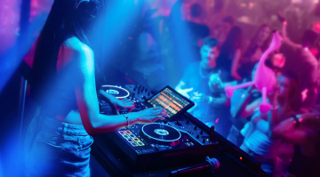 Denon DJ Prime 4 G2: Multi-Function Pads and Real-Time Stems