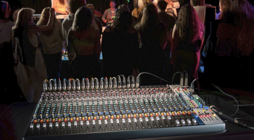 Soundcraft Signature Plus Series: Analog Mixers with Subgroups, Effects, and Audio Interfaces