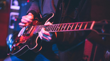 Guitar Solos for Better Phrasing: 5 Songs to Improve Your Technique