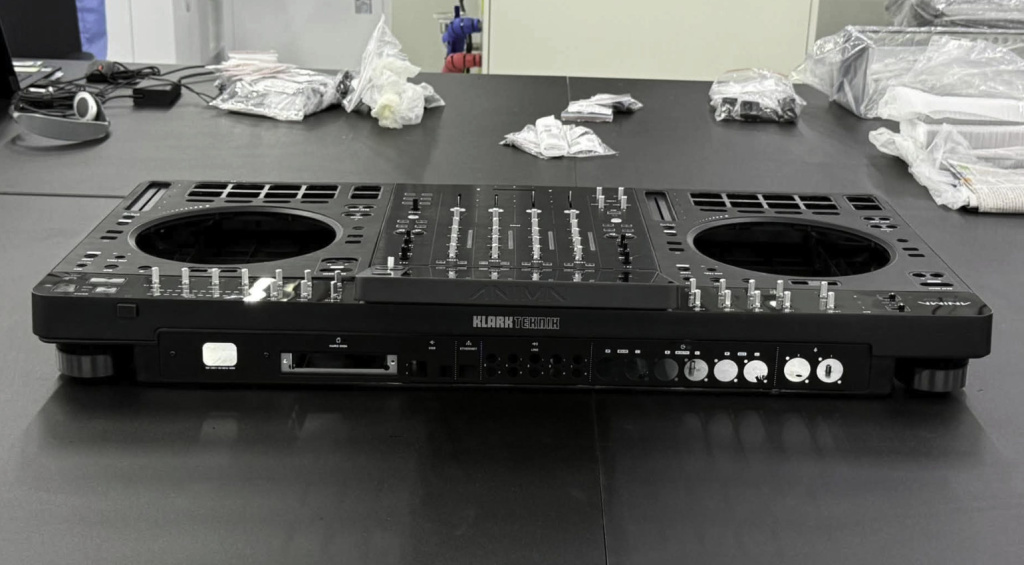 Behringer ANIMA DJ Controller Rear panel