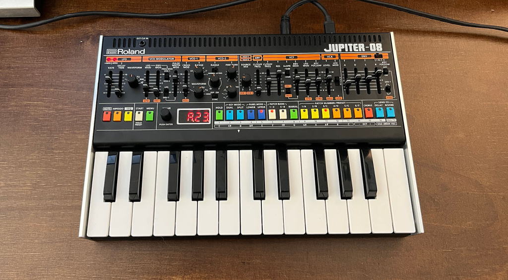 Roland Jupiter-08